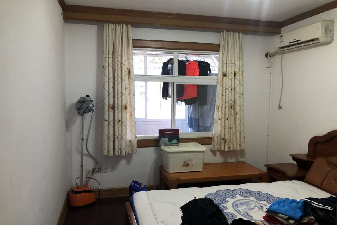 娄底市公安局老家属院  3室2厅1卫    60.0万客厅