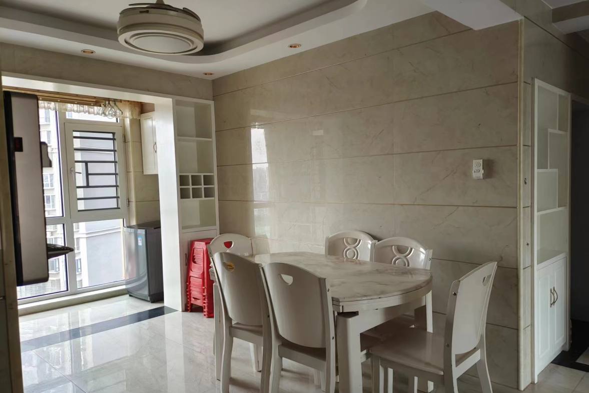 华剑首郡+五江珑悦  3室2厅2卫    2000.0元/月室内图