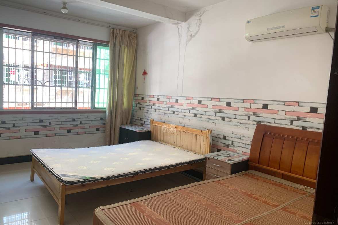 新安小区  3室2厅2卫    1700.0元/月 新安小区  3室2厅2卫    1700.0元/月室内图