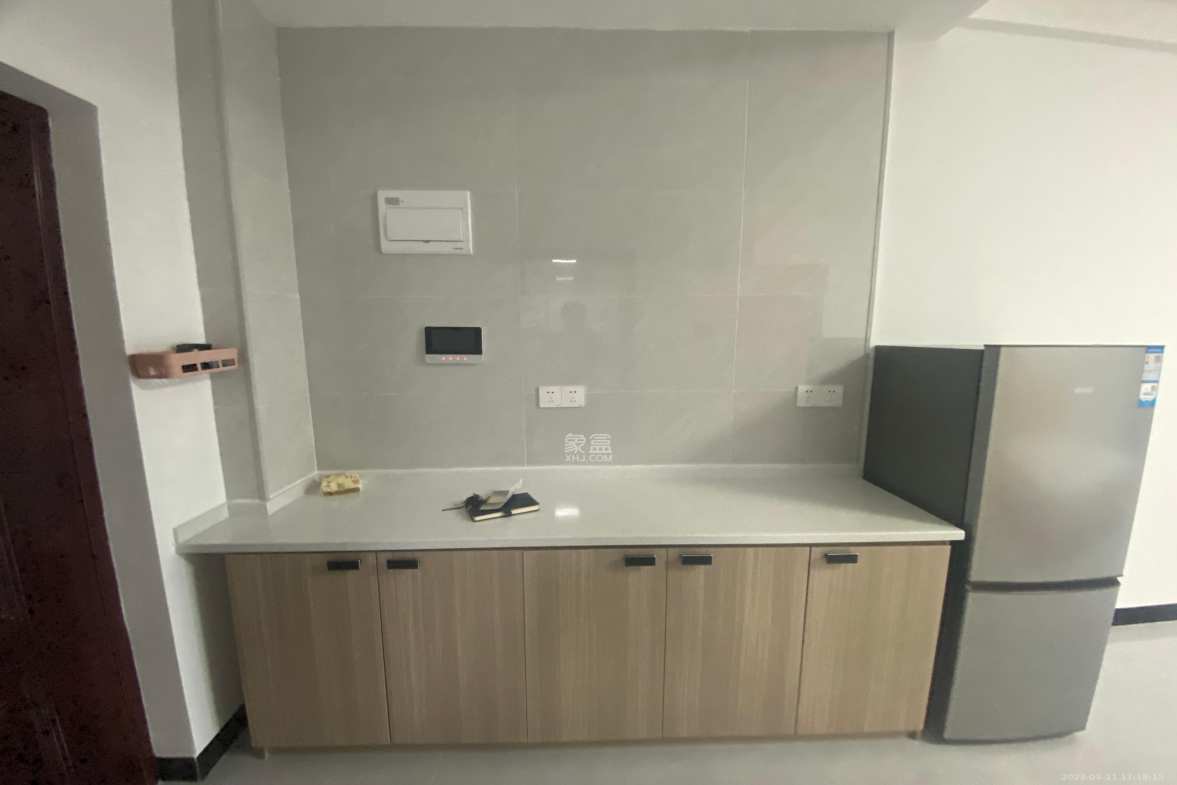 中建悦和城  1室1厅1卫    1600.0元/月室内图