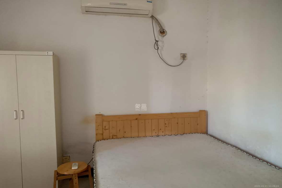 新安小区  3室2厅2卫    1700.0元/月 新安小区  3室2厅2卫    1700.0元/月室内图