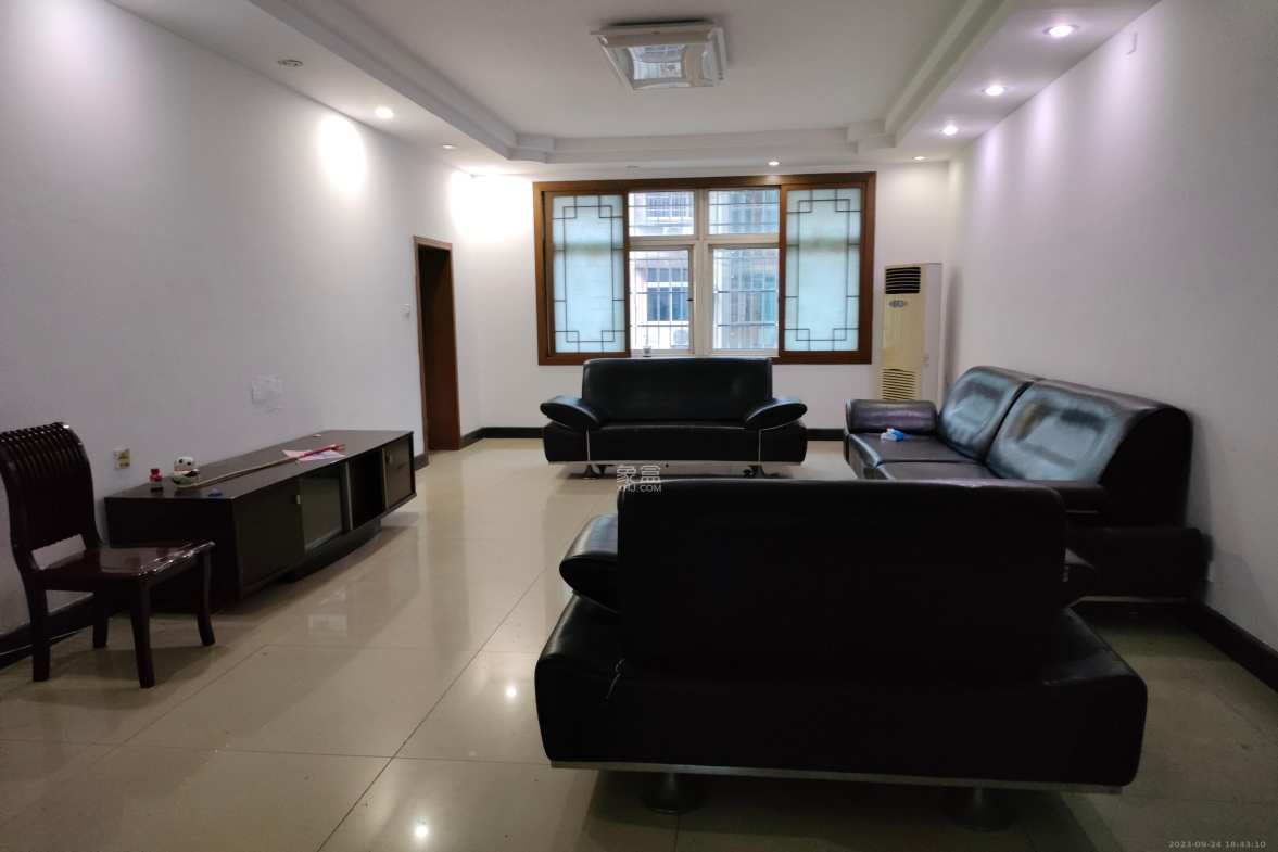 雨花亭街道办事处宿舍  3室2厅1卫    2300.0元/月 雨花亭街道办事处宿舍  3室2厅1卫    2300.0元/月室内图1