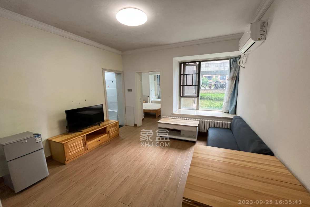 怡海星城  1室1厅1卫    1300.0元/月室内图1