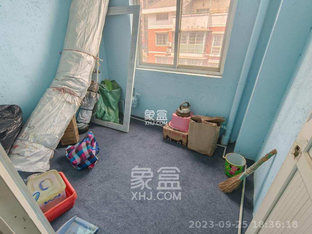 金鹰机电大市场  3室2厅2卫   1800.00元/月室内图