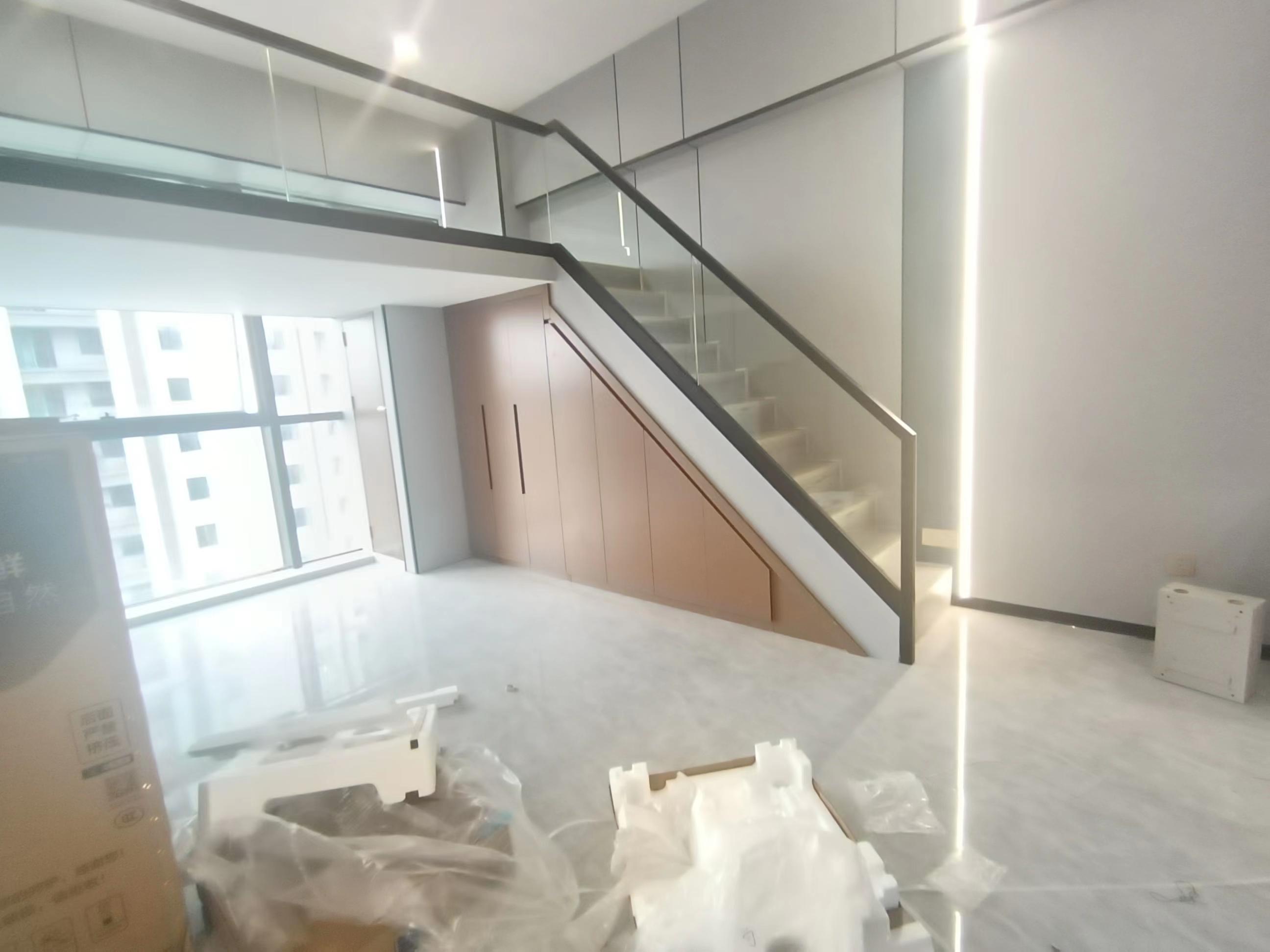 高新活力城  1室1厅1卫    1600.0元/月