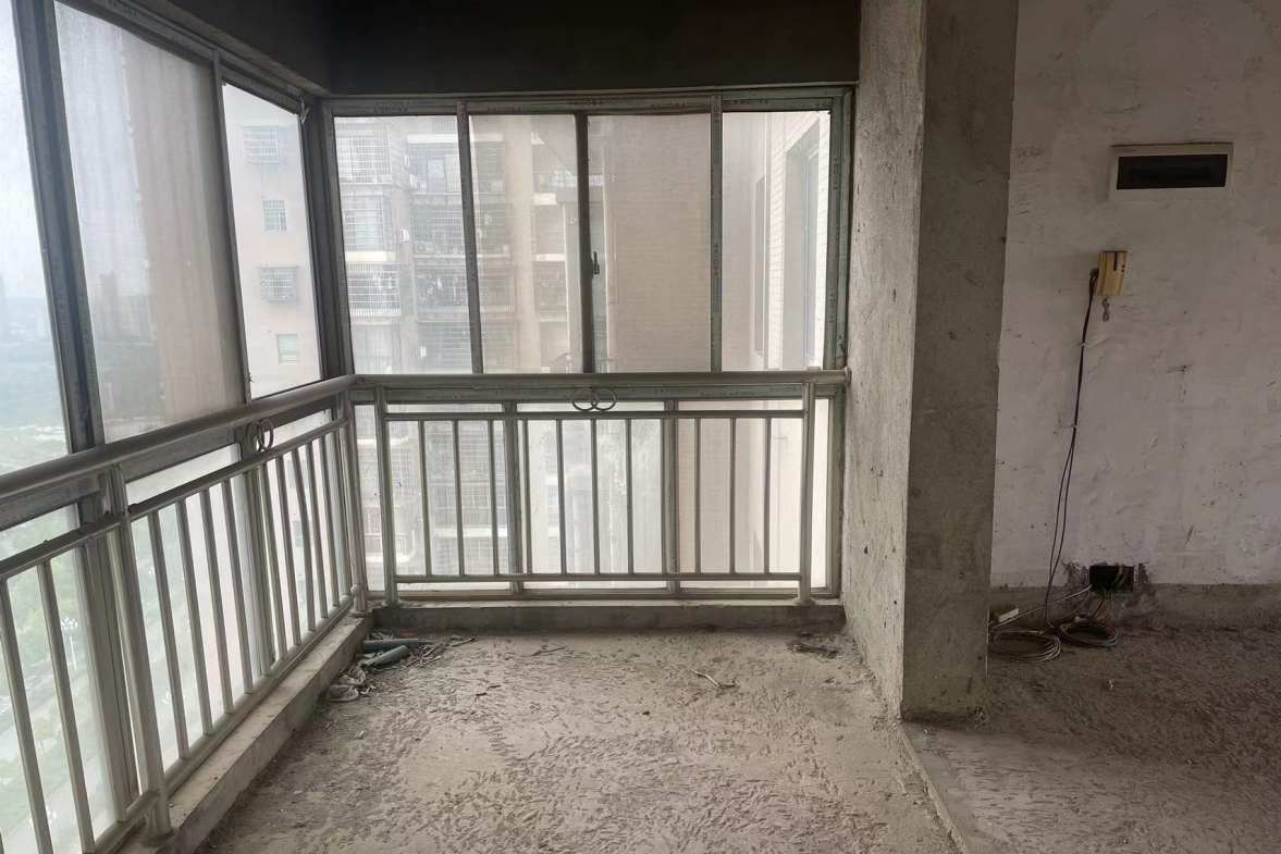 君临天厦  4室2厅2卫    71.8万室内图