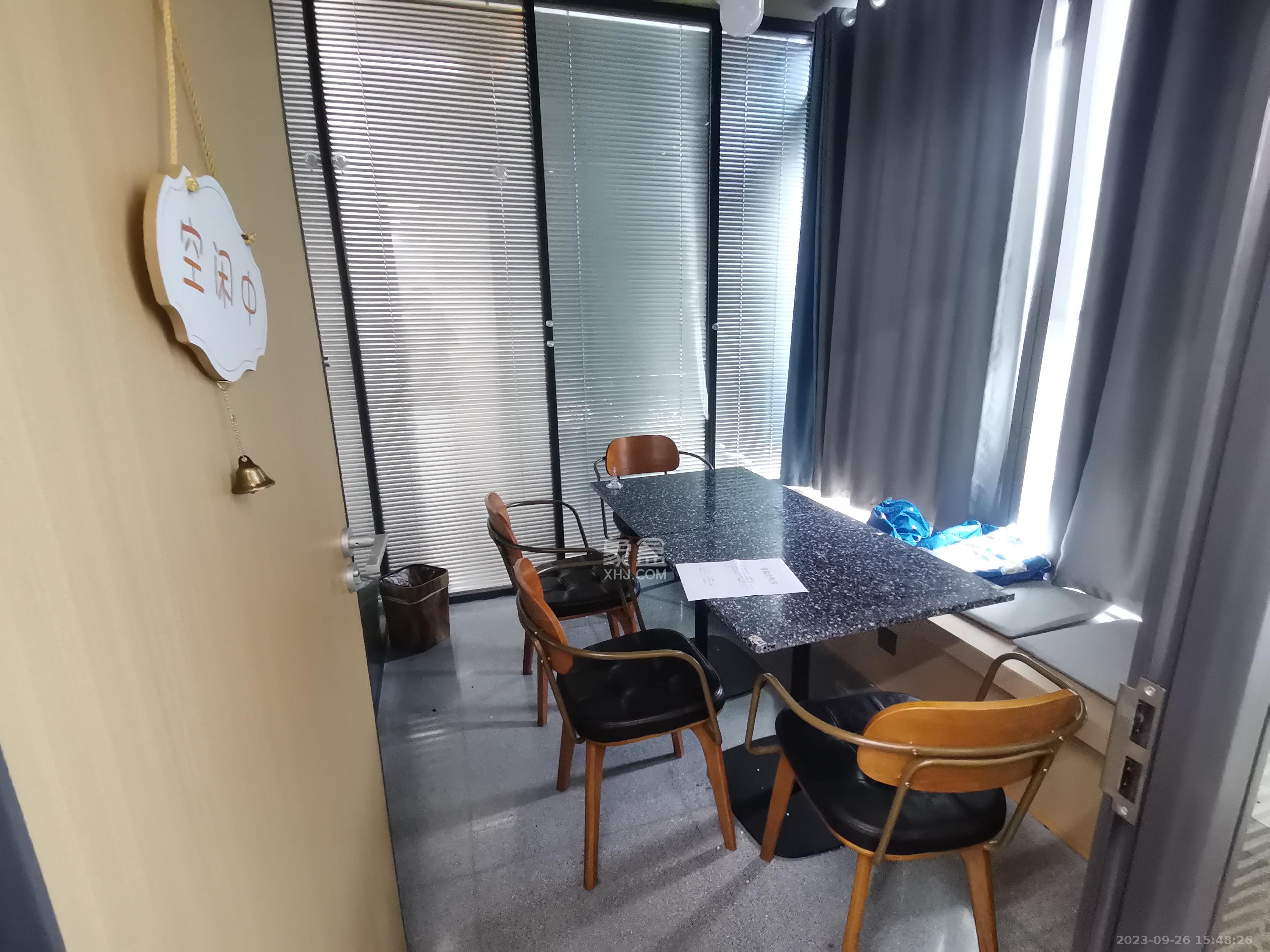 世茂铂曼   67.0㎡      35000.0元/月室内图