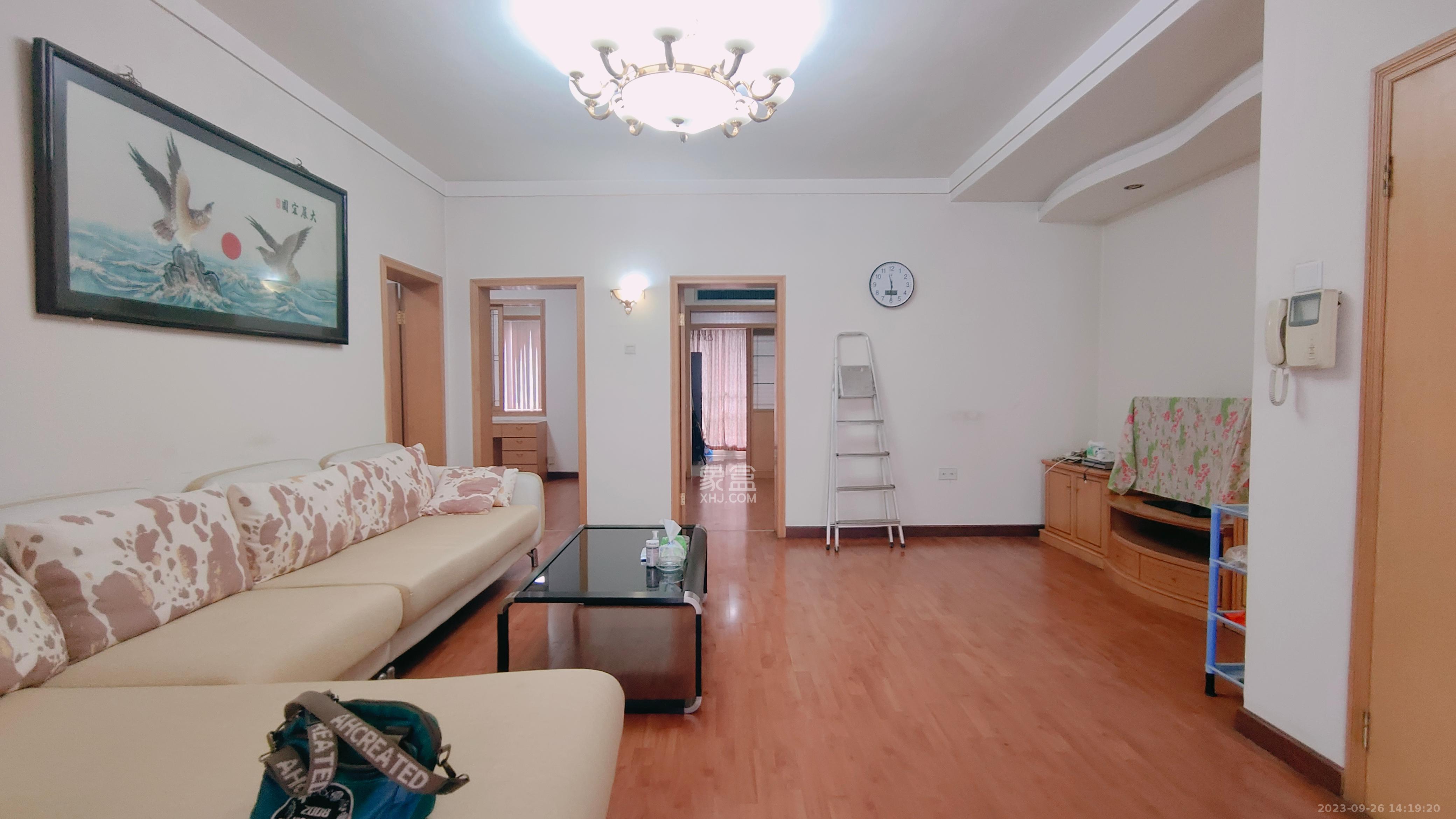 湘农桥社区 4室2厅1厨2卫 3300.00元/月