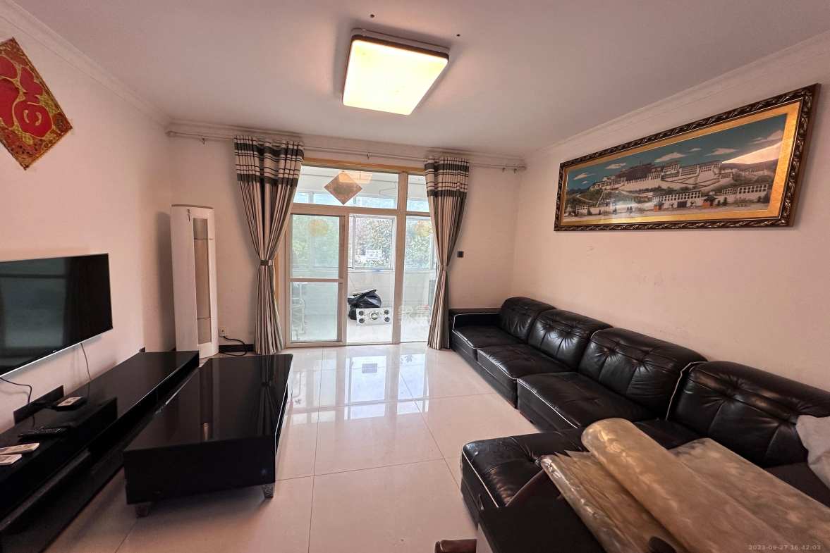 山水英伦  3室2厅1卫    2400.0元/月室内图1