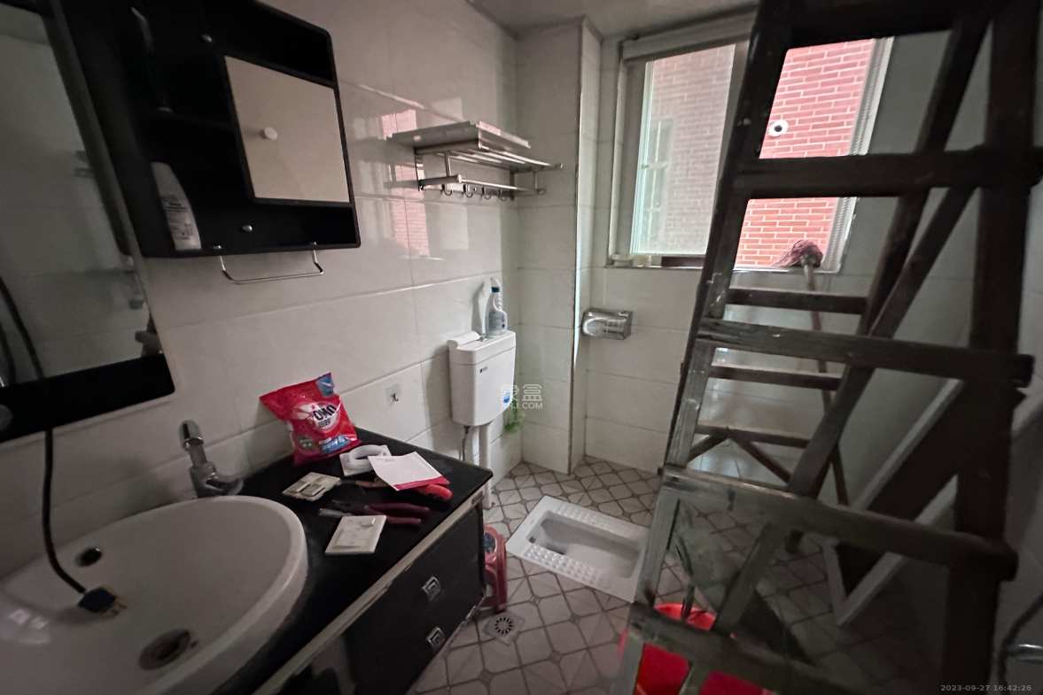 山水英伦  3室2厅1卫    2400.0元/月室内图