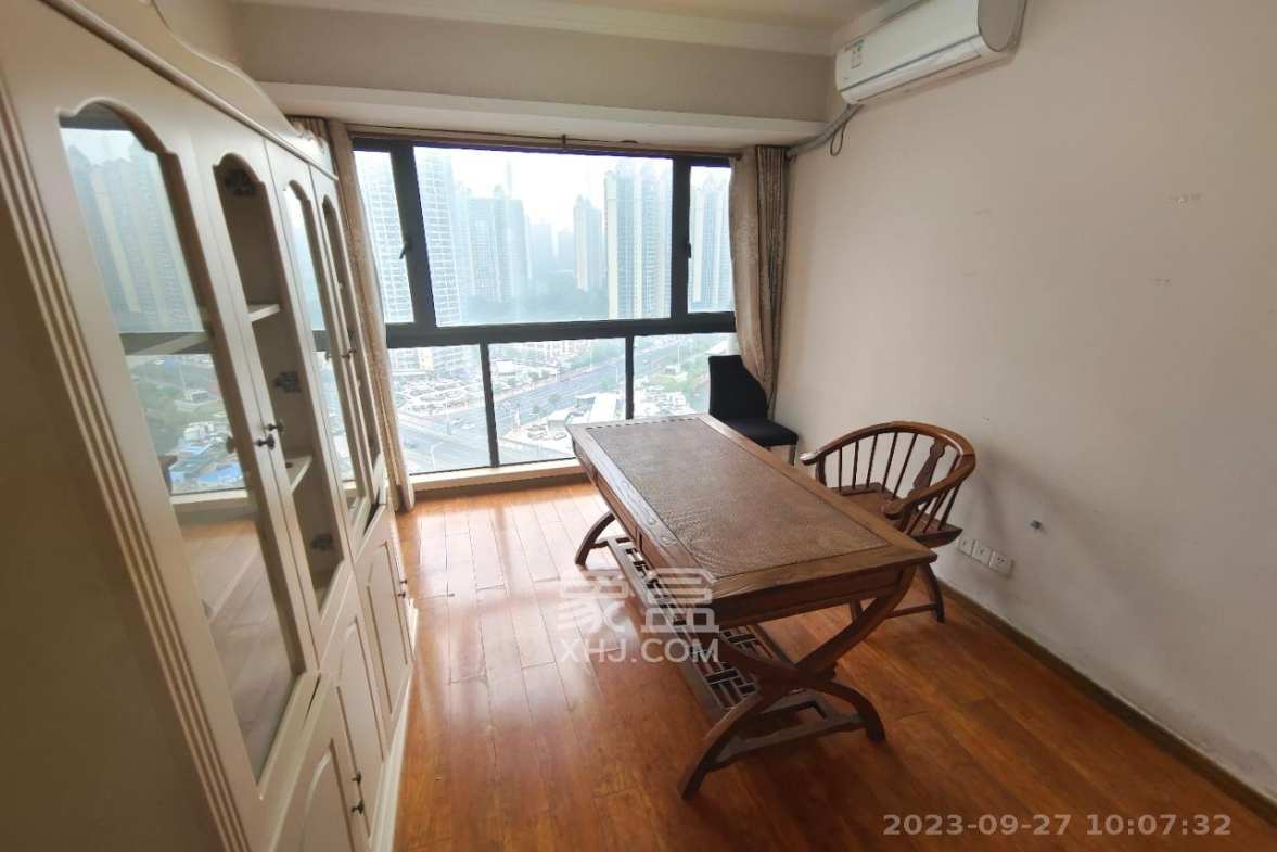 藏珑湖上国际花园 4室2厅2卫 4500.0元/月 藏珑湖上国际花园 4室2厅2卫 4500.0元/月室内图