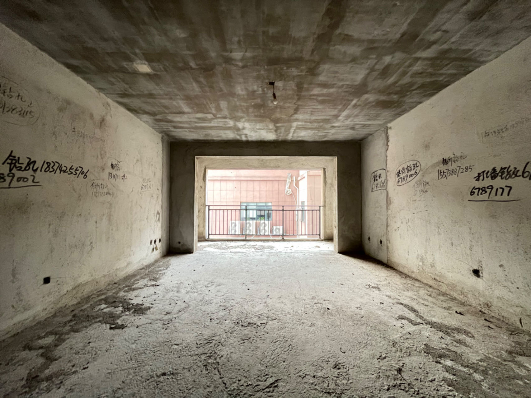 壹号公馆  4室2厅2卫    96.0万