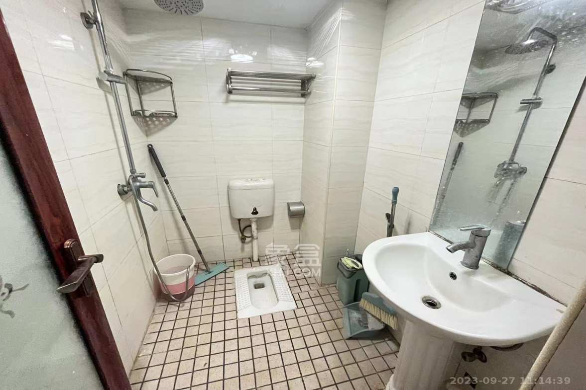 中悦领秀金都  3室2厅2卫    1000.0元/月室内图