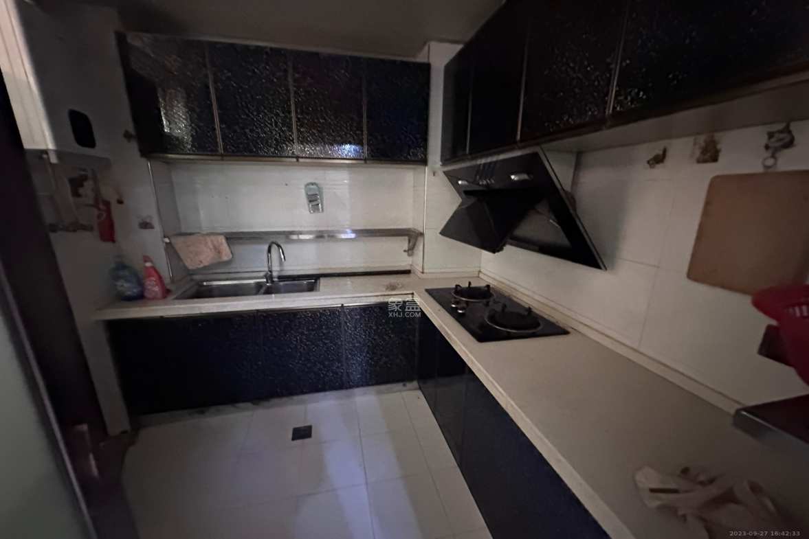 山水英伦  3室2厅1卫    2400.0元/月室内图