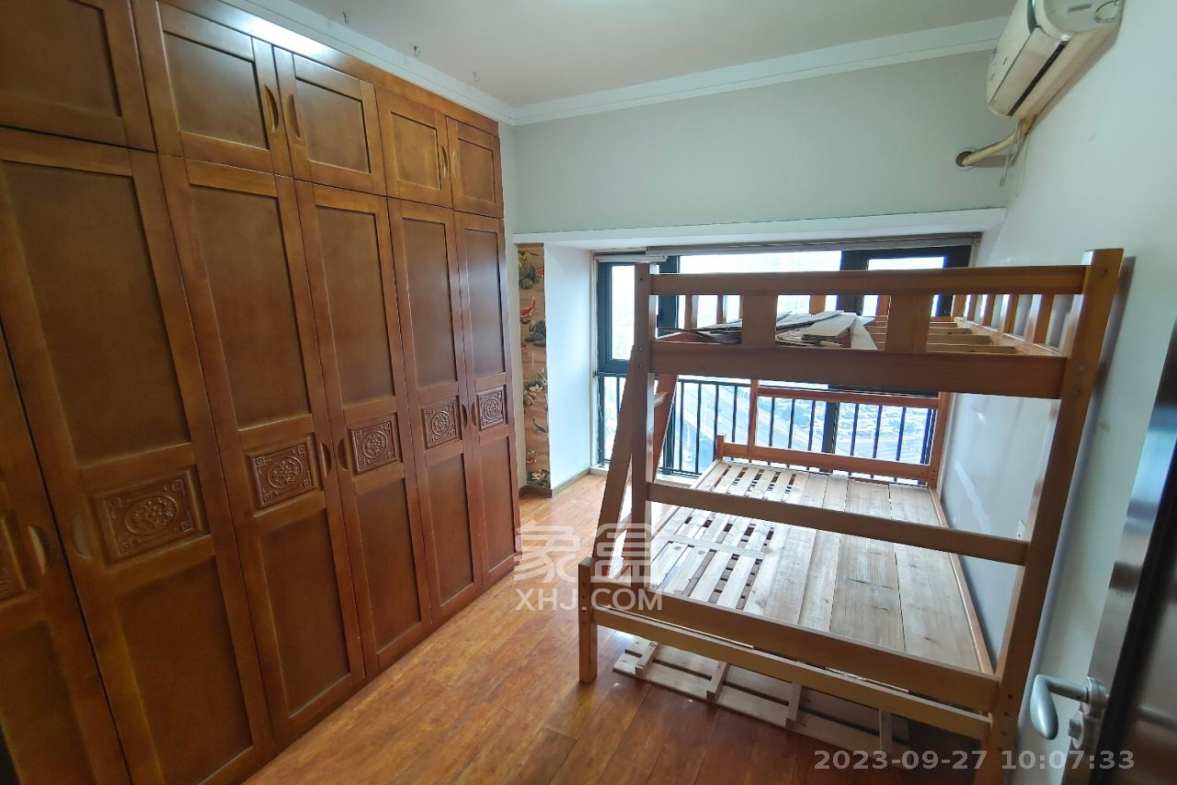 藏珑湖上国际花园 4室2厅2卫 4500.0元/月 藏珑湖上国际花园 4室2厅2卫 4500.0元/月室内图