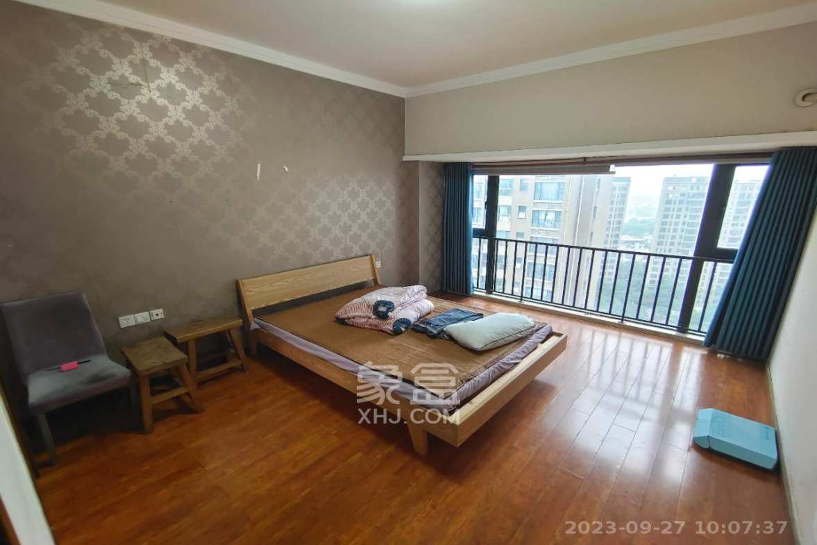 藏珑湖上国际花园 4室2厅2卫 4500.0元/月 藏珑湖上国际花园 4室2厅2卫 4500.0元/月室内图