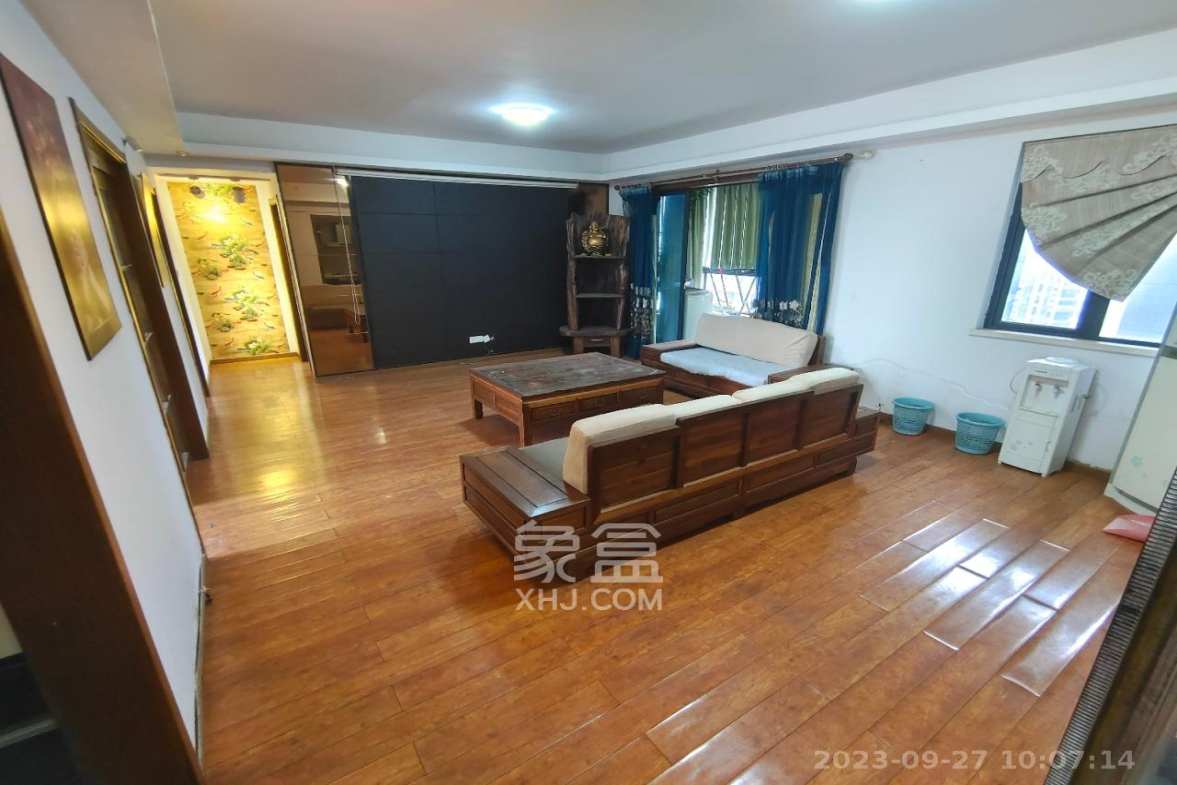 藏珑湖上国际花园 4室2厅2卫 4500.0元/月 藏珑湖上国际花园 4室2厅2卫 4500.0元/月室内图