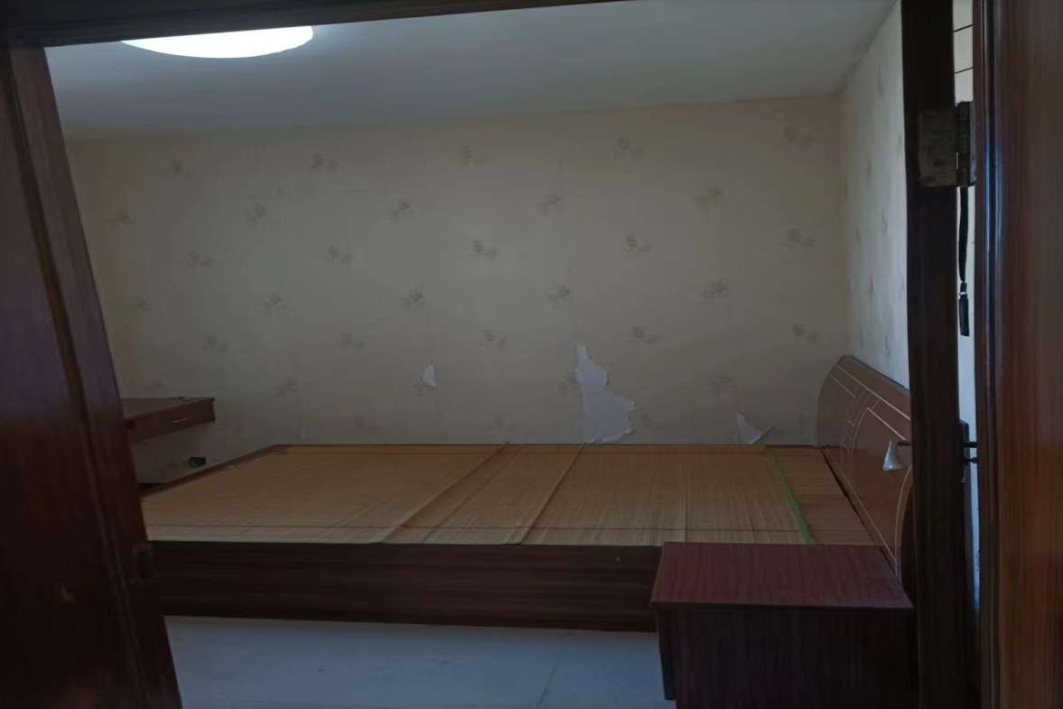 金园小区  3室2厅2卫    1500.0元/月 金园小区  3室2厅2卫    1500.0元/月室内图