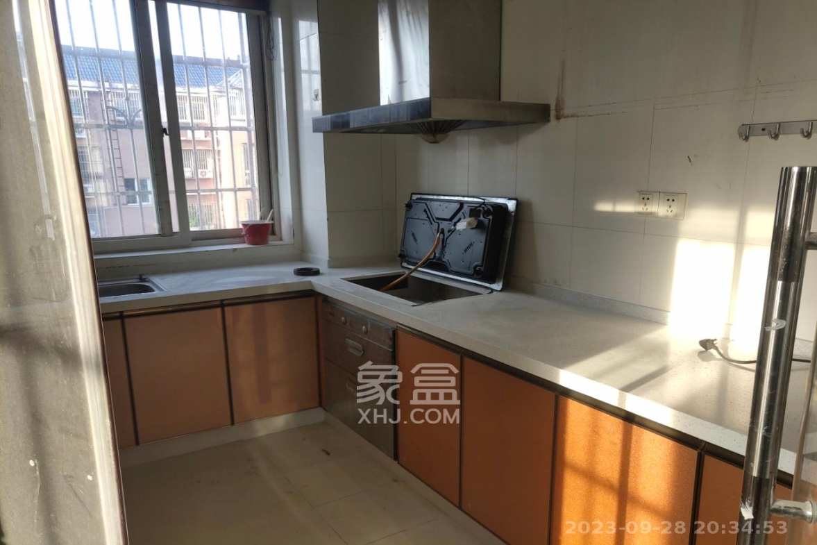 长建建材市场  4室2厅2卫   2200.00元/月室内图