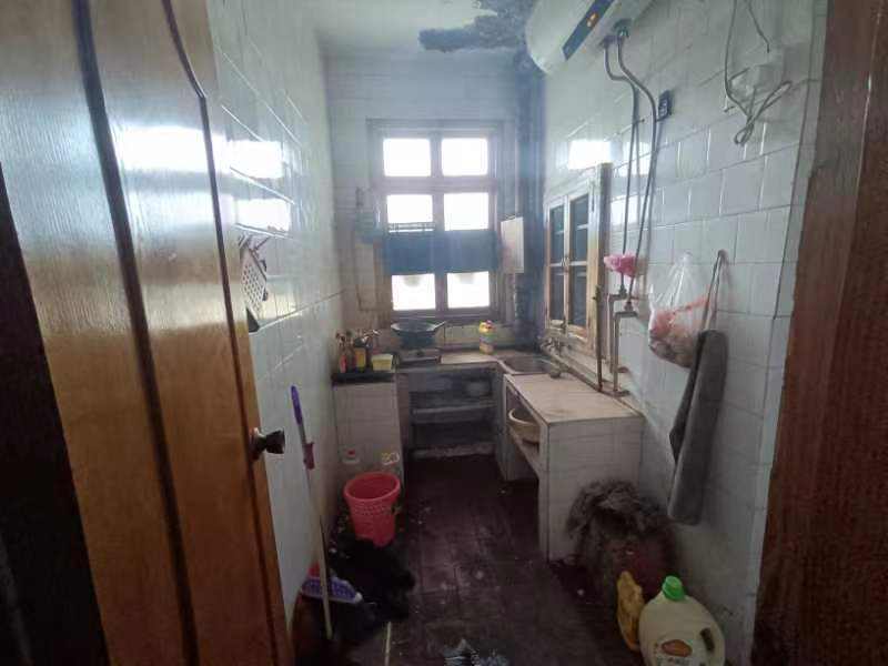 花果山小区  2室1厅1卫    15.8万客厅