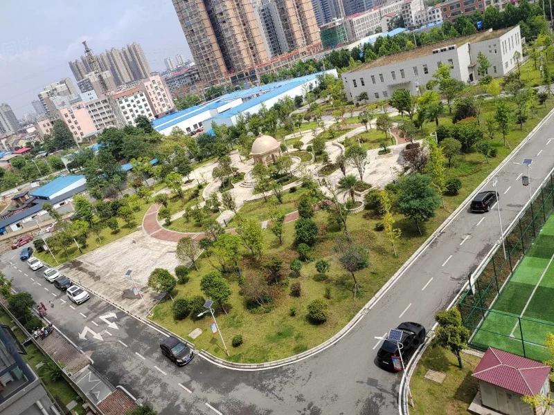 和泰嘉园(区税务局家属楼) 4室2厅2卫 120.0万 和泰嘉园(区税务局家属楼) 4室2厅2卫 120.0万客厅