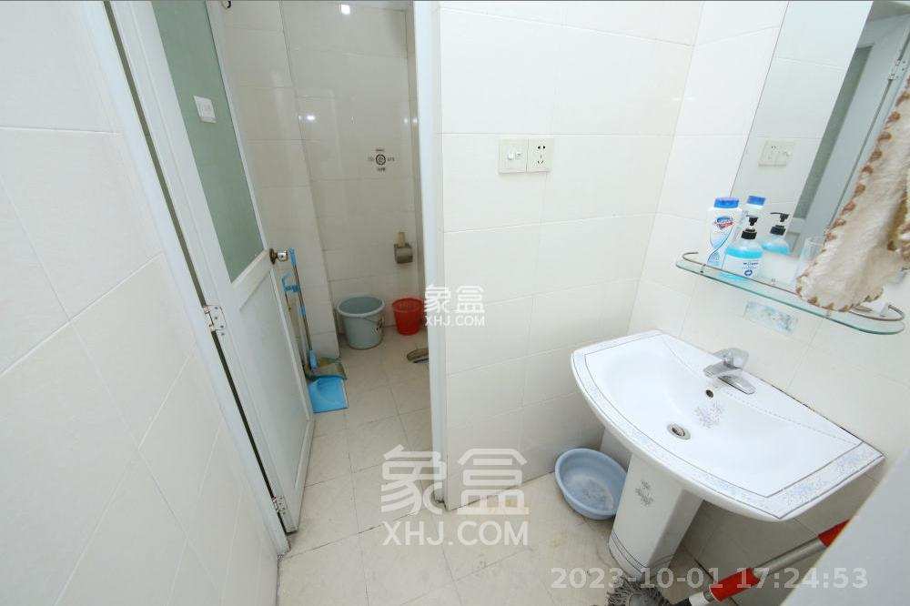 雄踞都市东家  3室2厅2卫    3300.0元/月 雄踞都市东家  3室2厅2卫    3300.0元/月室内图