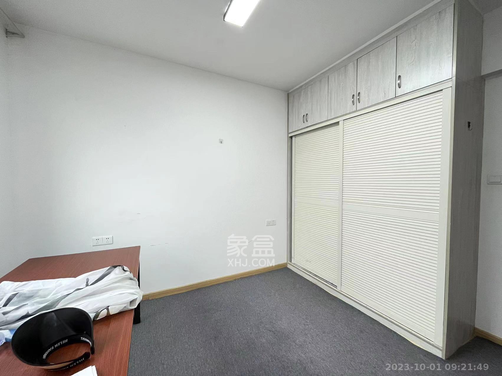 达美D6区 4室2厅0厨2卫 5200.00元/月