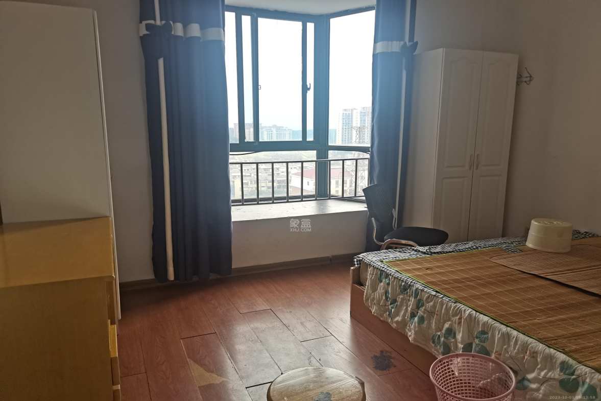 天城湖光山色  4室2厅1卫   2800.00元/月室内图