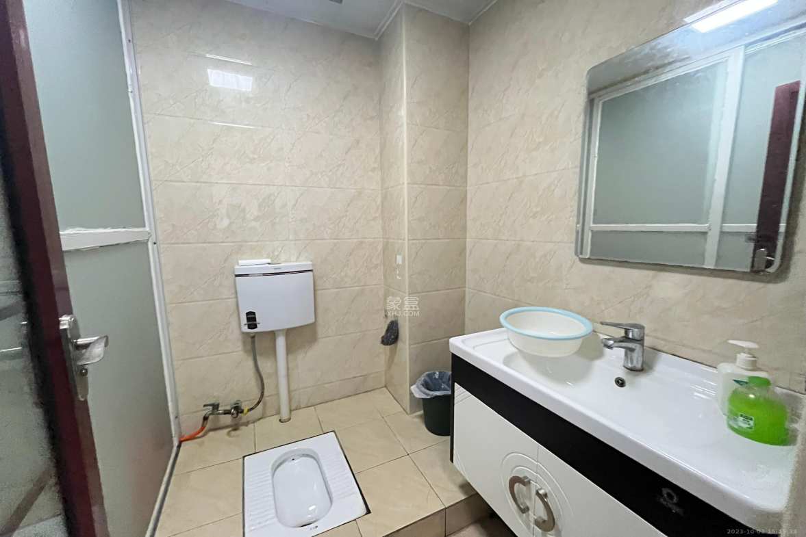 公园道  1室1厅1卫    5000.0元/月室内图