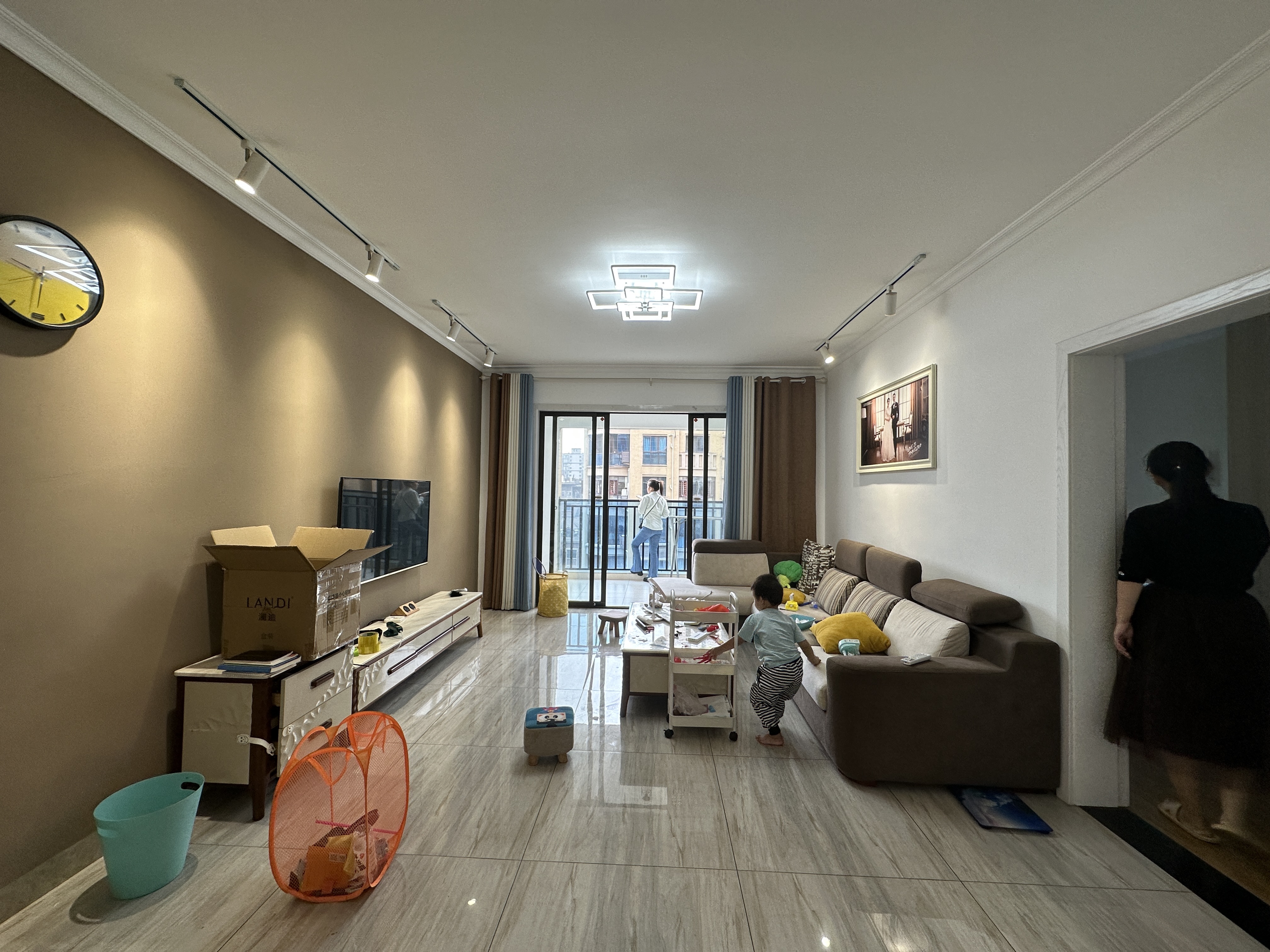 英伦首府金域豪廷  3室2厅2卫    76.8万