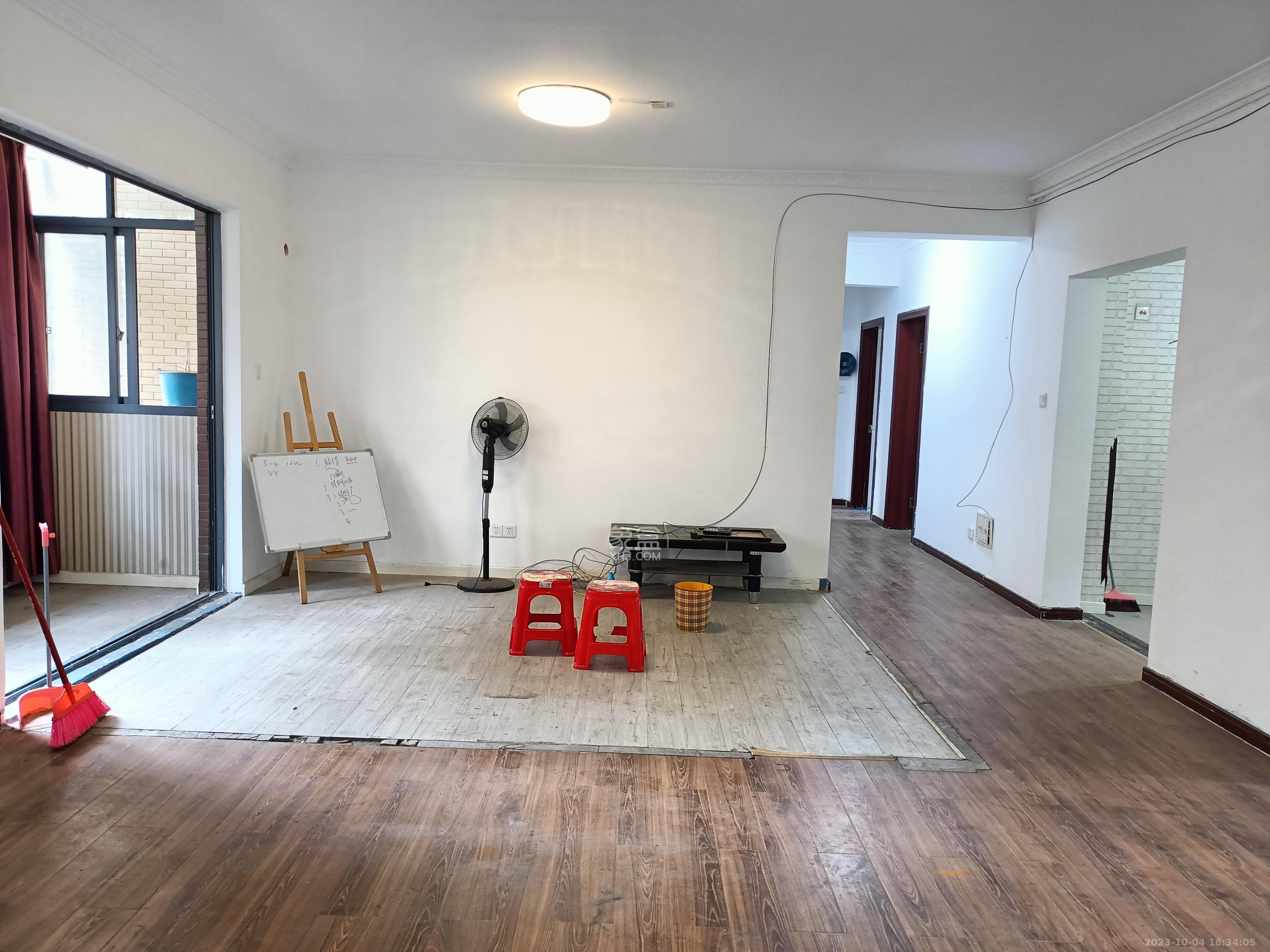 中国铁建国际城一期  3室2厅2卫    2260.0元/月 中国铁建国际城一期  3室2厅2卫    2260.0元/月