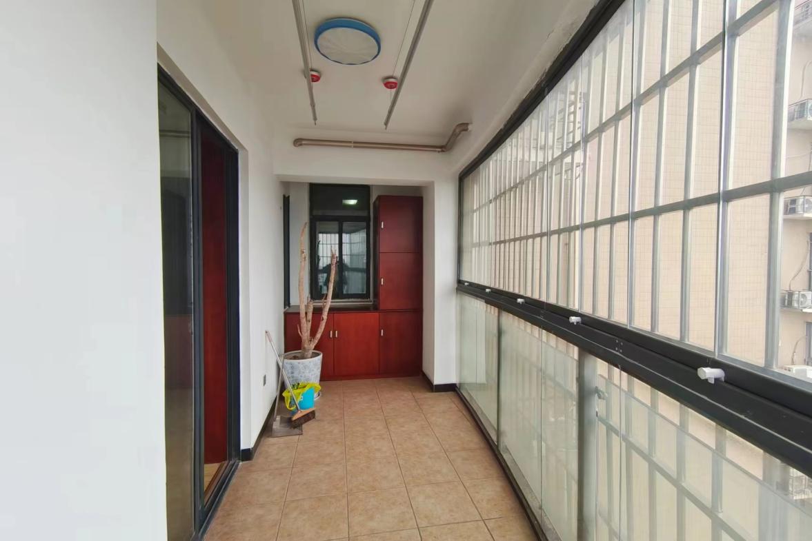 金虹中环一号(金虹大厦) 3室2厅1卫 2600.0元/月 金虹中环一号(金虹大厦) 3室2厅1卫 2600.0元/月室内图