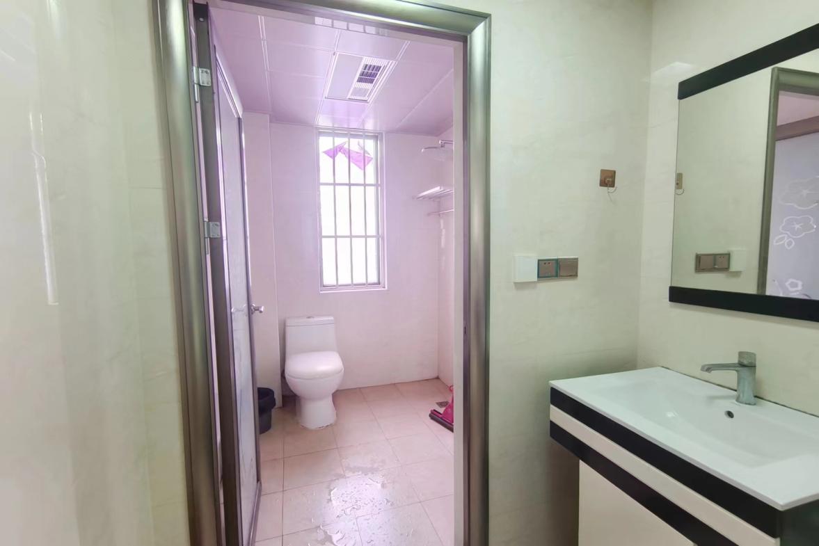 金虹中环一号(金虹大厦) 3室2厅1卫 2600.0元/月 金虹中环一号(金虹大厦) 3室2厅1卫 2600.0元/月室内图