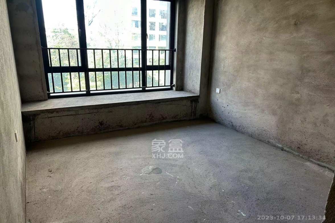 永达九华府  3室1厅2卫   68.80万客厅