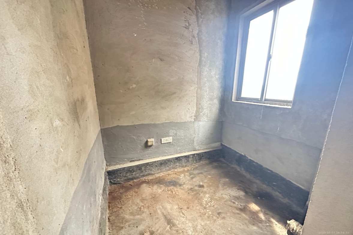 建鑫二期  3室2厅2卫   44.80万客厅