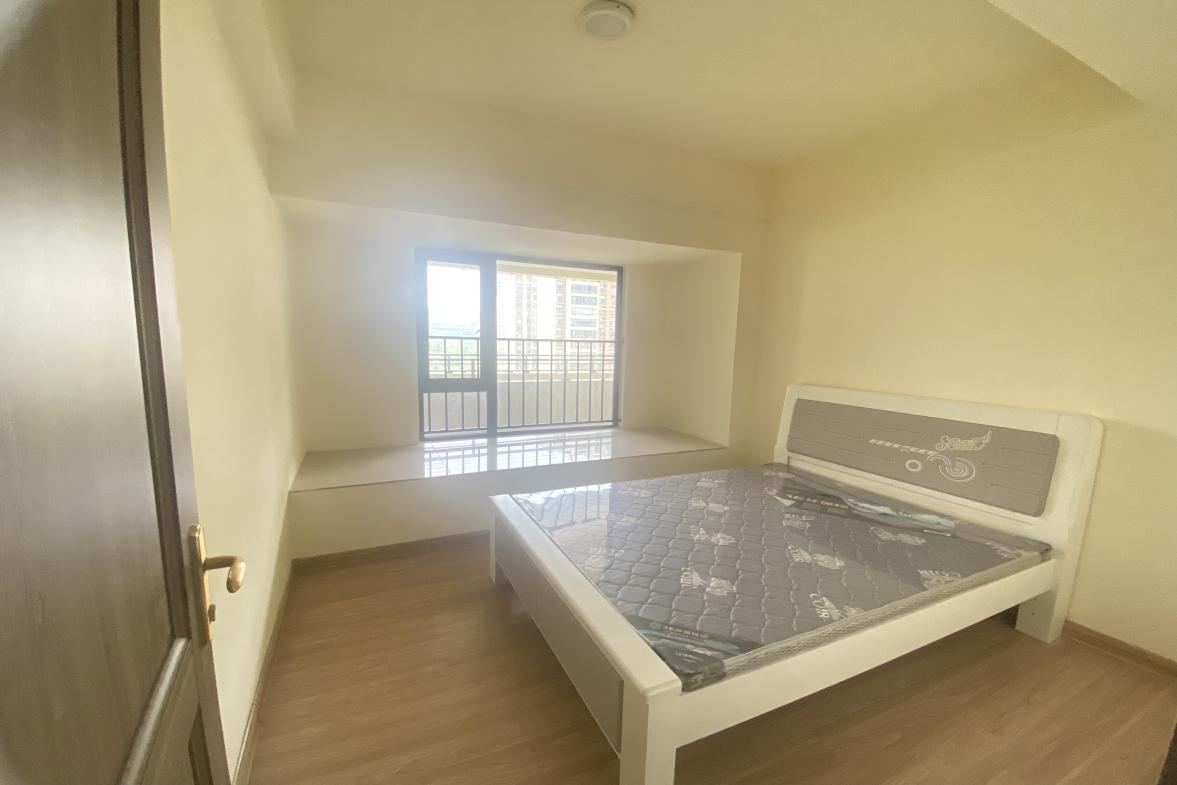 碧桂园翘楚棠  3室2厅2卫    2000.0元/月室内图