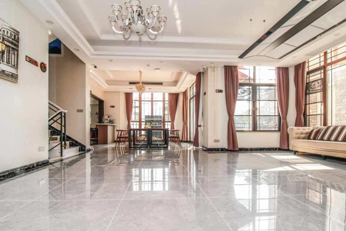 阳光100大湖第别墅  5室3厅5卫    30000.0元/月 阳光100大湖第别墅  5室3厅5卫    30000.0元/月室内图1