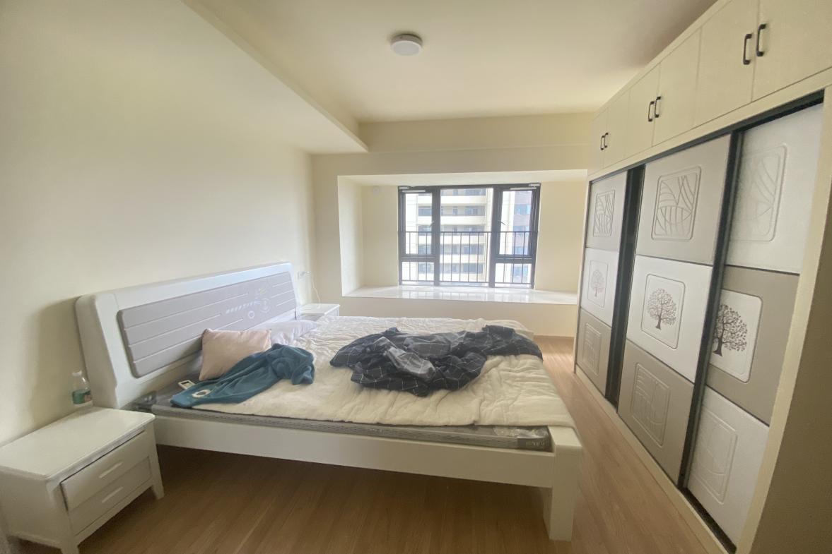 碧桂园翘楚棠  3室2厅2卫    2000.0元/月室内图