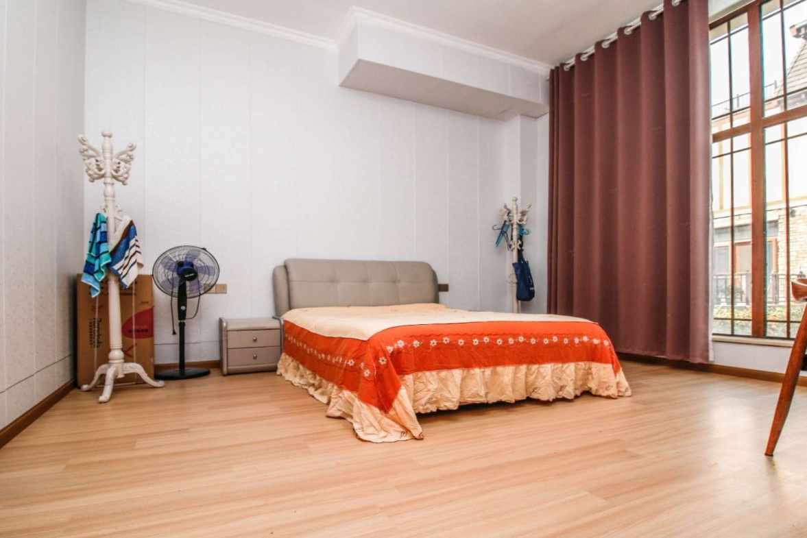 阳光100大湖第别墅  5室3厅5卫    30000.0元/月 阳光100大湖第别墅  5室3厅5卫    30000.0元/月室内图