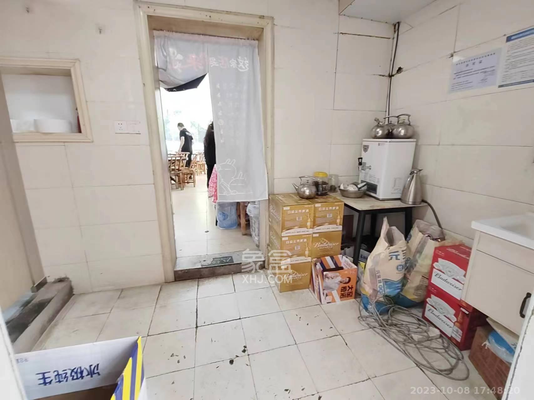 灰埠小区（灰埠社区）   100.0㎡      9000.0元/月室内图