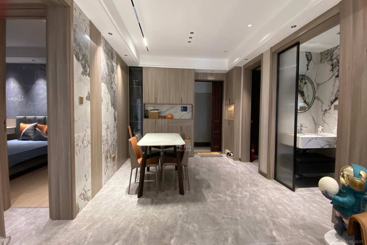 东方名苑臻锦园 3室2厅2卫 96.00万 东方名苑臻锦园 3室2厅2卫 96.00万客厅