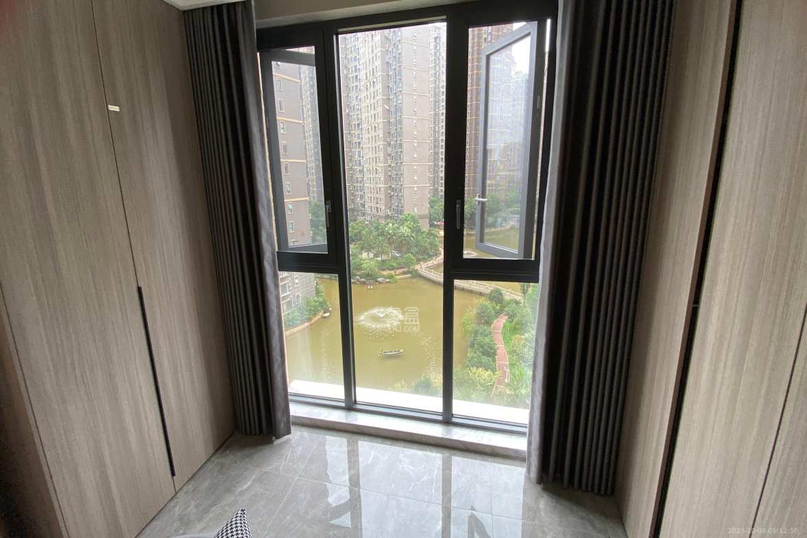 东方名苑臻锦园 3室2厅2卫 96.00万 东方名苑臻锦园 3室2厅2卫 96.00万客厅