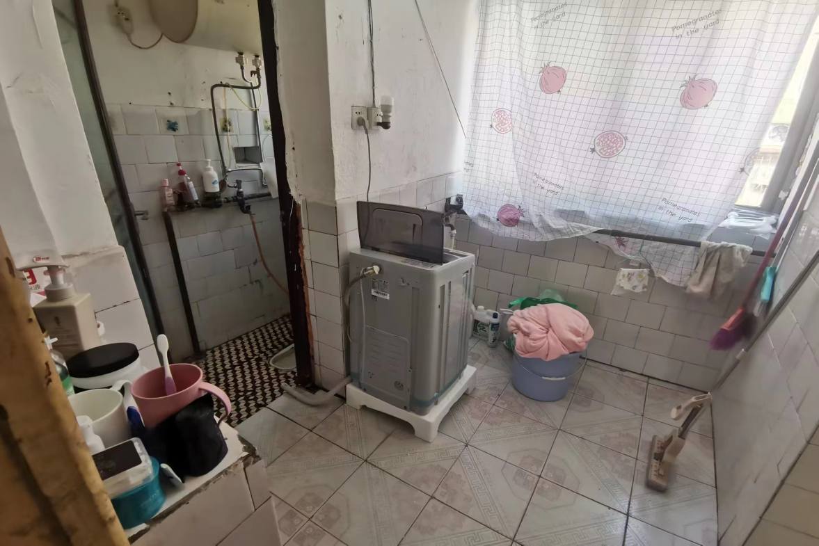 市中心医院家属区 0室0厅0卫 40.0万 市中心医院家属区 0室0厅0卫 40.0万室内图