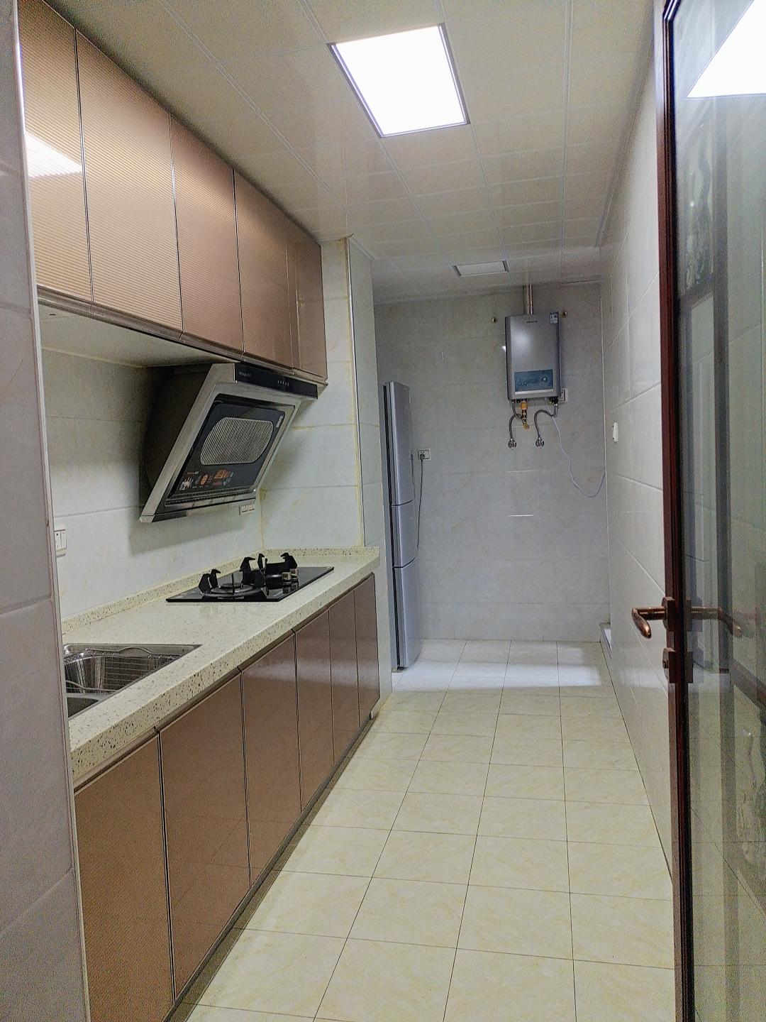 百弘学府城  3室2厅2卫    1800.0元/月室内图