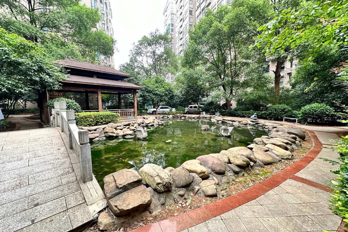 湖湘林语二期  4室2厅2卫    49.8万室内图1