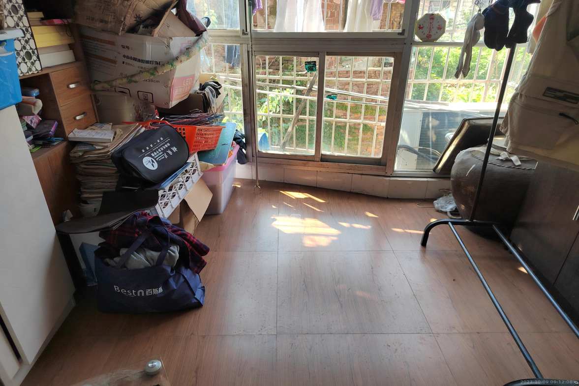 杉坡里  3室2厅1卫    70.8万客厅