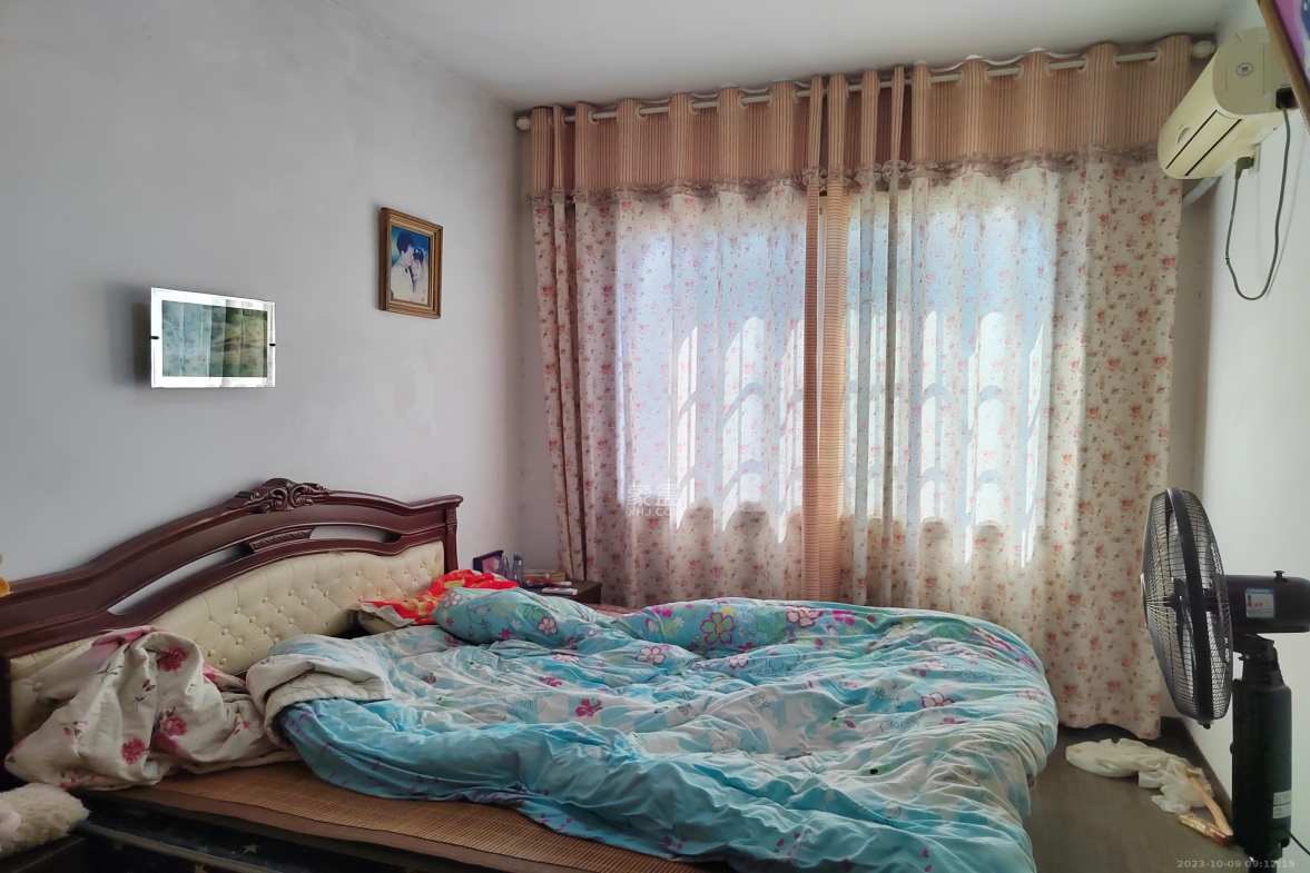 杉坡里  3室2厅1卫    70.8万客厅