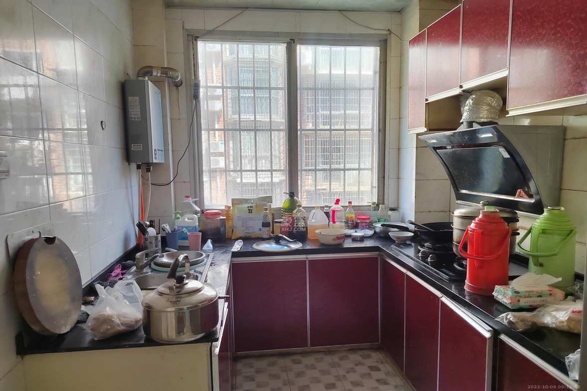 杉坡里  3室2厅1卫    70.8万客厅