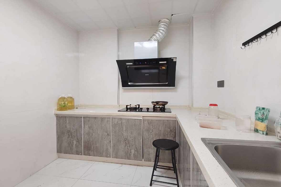 阳光100大湖第别墅  4室3厅3卫    8000.0元/月 阳光100大湖第别墅  4室3厅3卫    8000.0元/月户型图