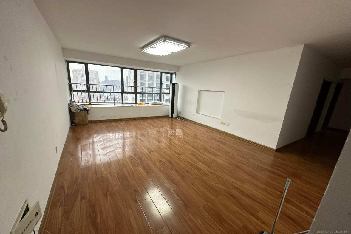 香雨一品  3室2厅2卫   2800.00元/月室内图1